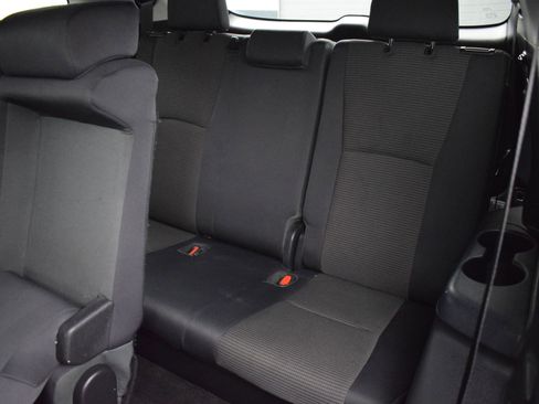 Used 2023 Toyota Highlander LE image 14