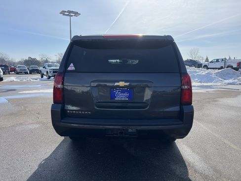 Used 2017 Chevrolet Suburban LT image 7