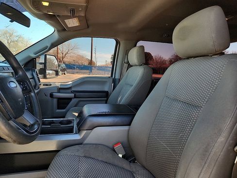 Used 2019 Ford F250 XLT w/ XLT Premium Package image 7