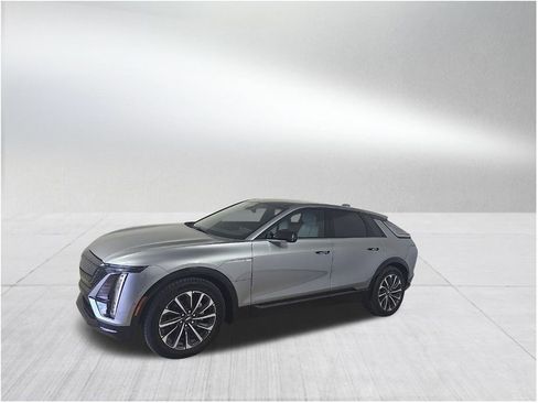 Certified 2025 Cadillac Lyriq Sport image 2