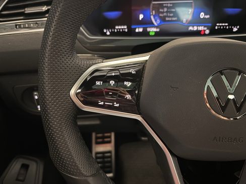 Used 2024 Volkswagen Tiguan SE R-Line image 23