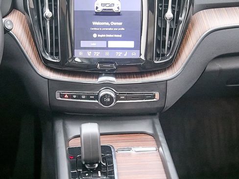 Certified 2023 Volvo XC60 B5 Plus w/ Climate Package image 28