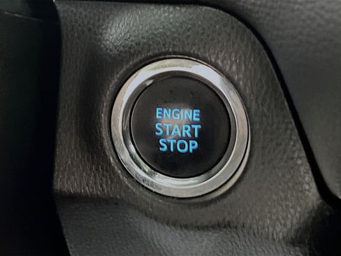 Used 2021 Toyota RAV4 XLE w/ Convenience Package FWD image 23