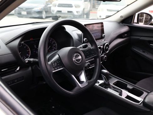 Used 2024 Nissan Sentra SV FWD image 14