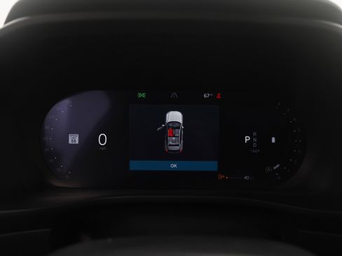 Used 2025 Volvo XC40 B5 Plus image 22