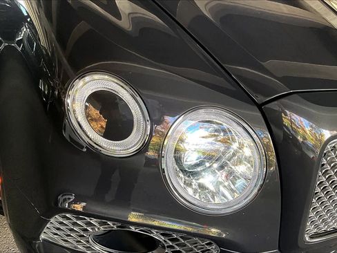 Used 2018 Bentley Bentayga Activity image 27