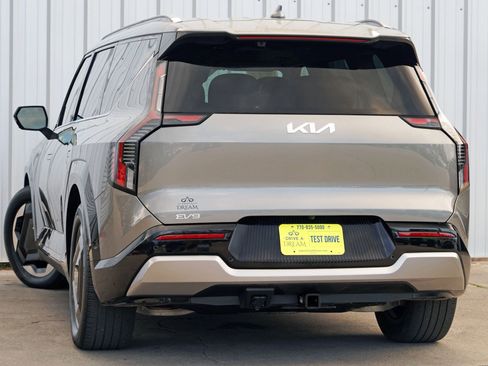 Used 2024 Kia EV9 Land image 6