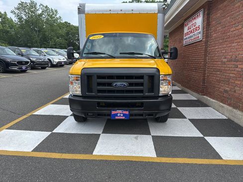 Used 2019 Ford E-350 and Econoline 350 Super Duty image 1