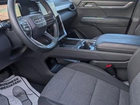 Used 2025 GMC Acadia Elevation image 8