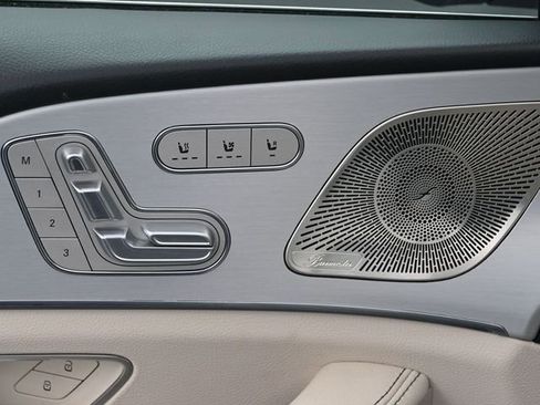 Used 2025 Mercedes-Benz GLS 450 4MATIC image 10