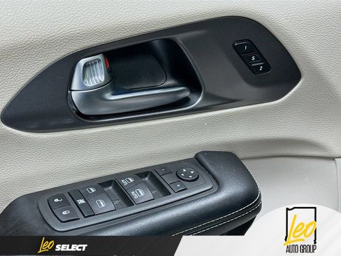 Used 2022 Chrysler Pacifica Touring-L FWD image 20