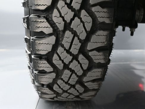 Used 2025 Ford F250 Platinum w/ Tremor Off-Road Package image 18