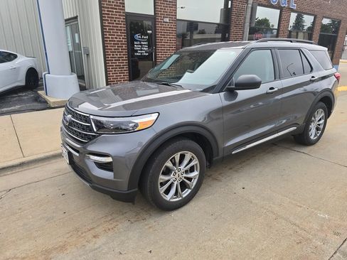 Used 2023 Ford Explorer XLT w/ Equipment Group 202A AWD/4WD image 1