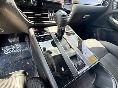 Certified 2023 Porsche Macan Turbo AWD/4WD image 19