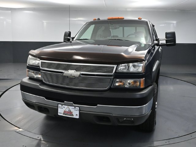 Used 2005 Chevrolet Silverado 2500 LS w/ Heavy-Duty Power Package AWD/4WD image 8