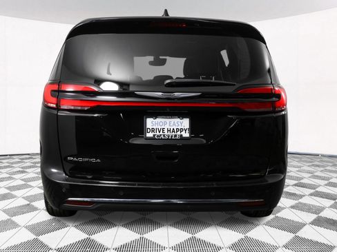 Used 2024 Chrysler Pacifica Touring-L FWD image 16