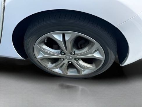 Used 2014 Hyundai Elantra GT w/ Option Group 03 FWD image 9