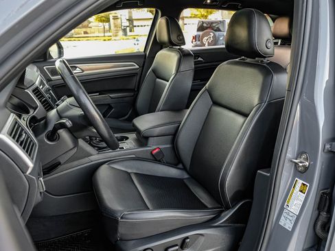 Used 2020 Volkswagen Atlas Cross Sport SE w/ Panoramic Sunroof Package FWD image 29