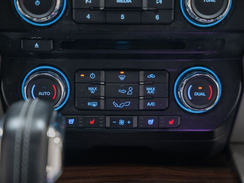 Used 2015 Ford F150 Lariat w/ Equipment Group 501A Mid image 31