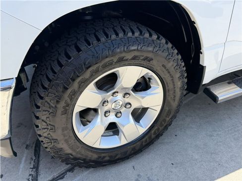 Used 2019 RAM 1500 Big Horn AWD/4WD image 11