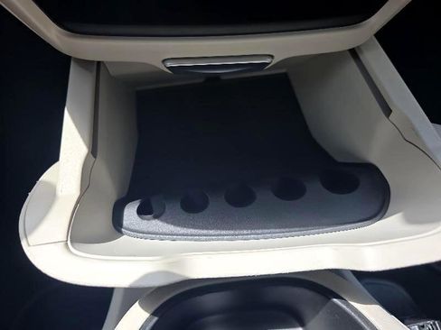 Used 2024 Chrysler Pacifica Touring-L image 13