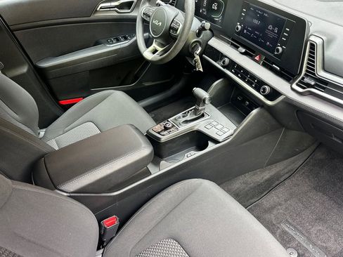 Used 2024 Kia Sportage LX AWD/4WD image 16
