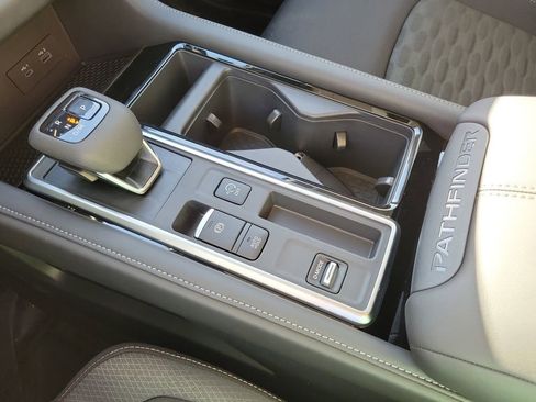 New 2025 Nissan Pathfinder SV image 10