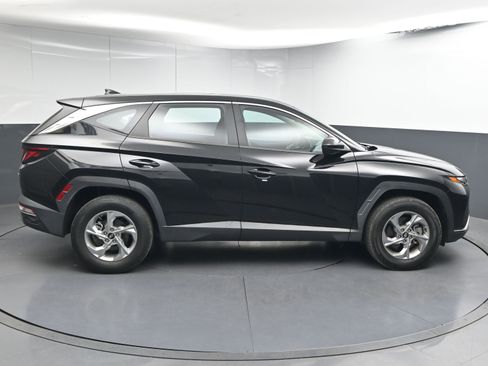 Used 2022 Hyundai Tucson SE image 9