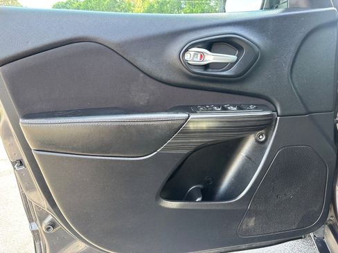 Used 2016 Jeep Cherokee Latitude w/ Safety/Convenience Group FWD image 11