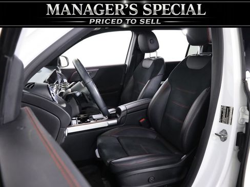 Used 2022 Mercedes-Benz GLB 250 4MATIC image 33