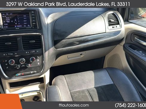 Used 2018 Dodge Grand Caravan SXT FWD image 23