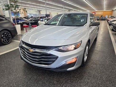 Used 2021 Chevrolet Malibu LS FWD image 2