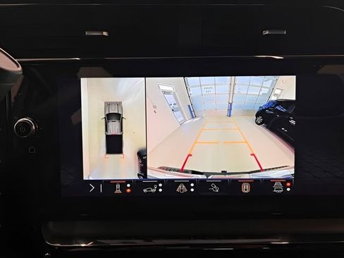 Used 2024 GMC Sierra 2500 AT4X image 32