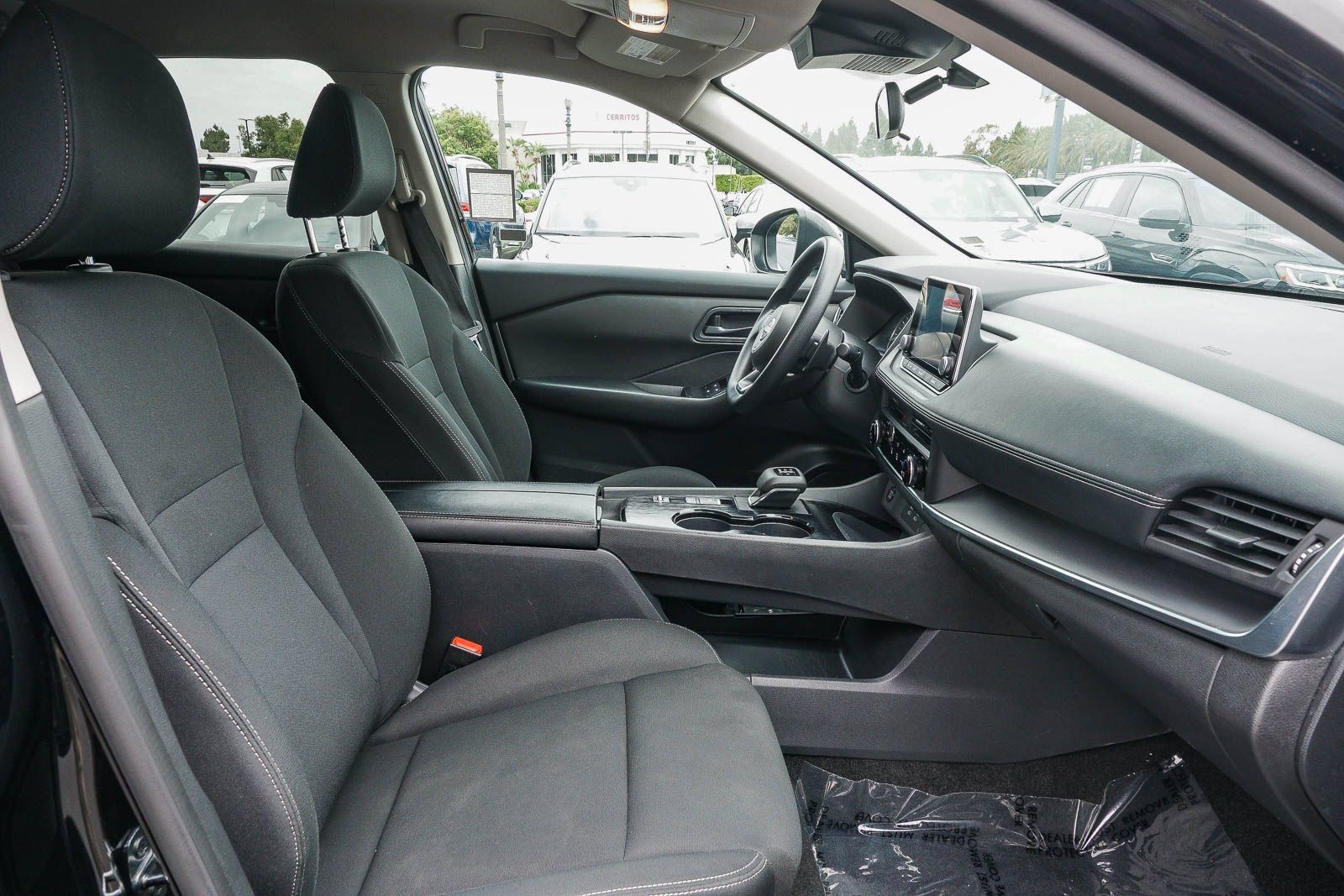 Used 2024 Nissan Rogue S FWD image 17
