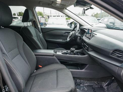 Used 2024 Nissan Rogue S FWD image 17