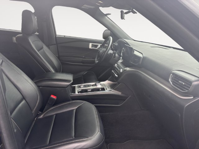Used 2020 Ford Explorer XLT w/ Equipment Group 202A AWD/4WD image 14
