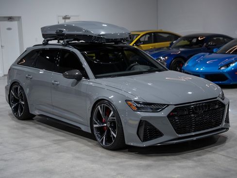 Used 2022 Audi RS 6 4.0T quattro Avant w/ Carbon Optic Package image 8