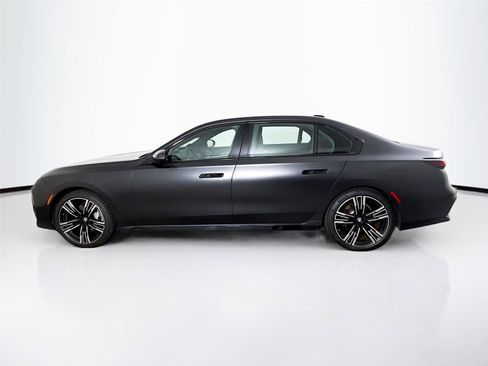 Used 2023 BMW 740i w/ Executive Package RWD image 27