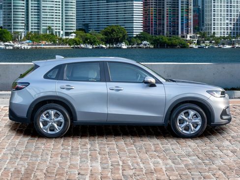 Certified 2023 Honda HR-V LX image 3