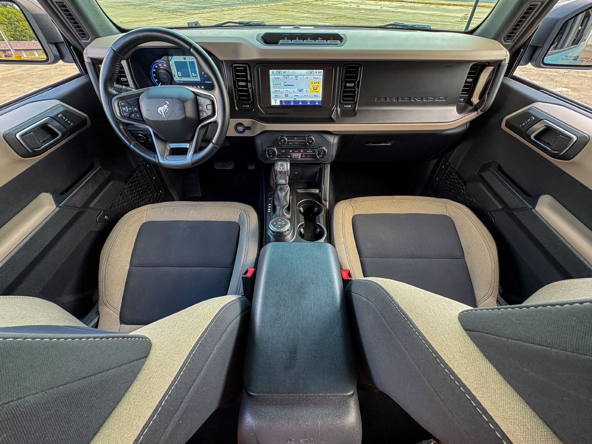 Used 2022 Ford Bronco Big Bend w/ Sasquatch Package AWD/4WD image 2