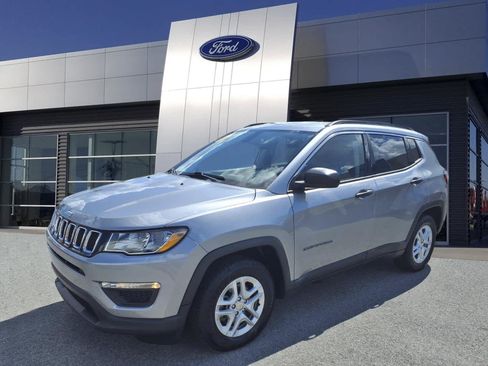Used 2021 Jeep Compass Sport FWD image 4