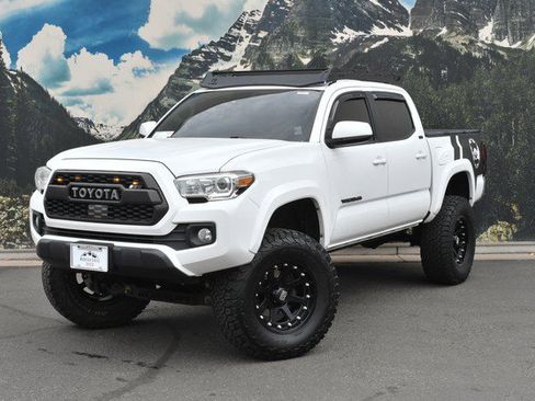 Used 2019 Toyota Tacoma SR5 AWD/4WD image 6