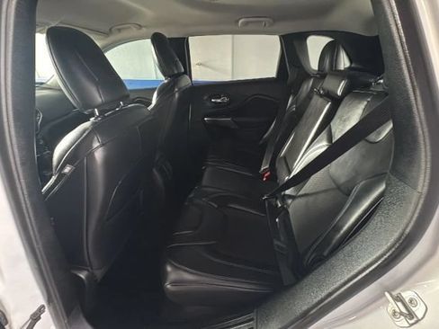 Used 2020 Jeep Cherokee Latitude Plus FWD image 12