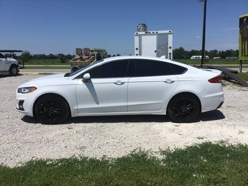 Used 2019 Ford Fusion SE w/ Equipment Group 151A FWD image 6