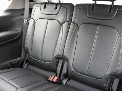 Used 2022 Jeep Grand Cherokee L Limited w/ Black Appearance Package AWD/4WD image 15