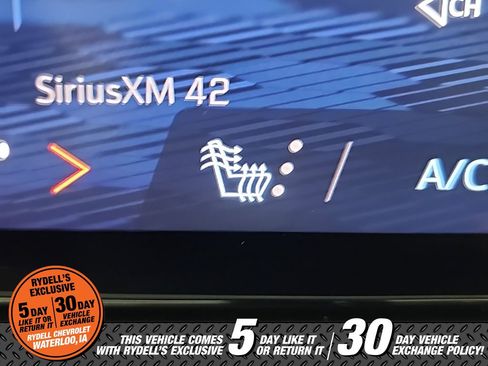 Used 2025 Chevrolet Traverse LT image 35