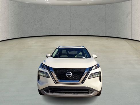 Used 2023 Nissan Rogue SV w/ SV Premium Package image 2