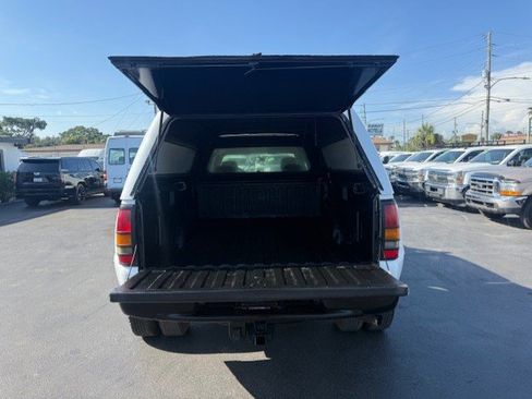 Used 2006 Chevrolet Silverado 3500 W/T w/ Heavy-Duty Power Package image 8