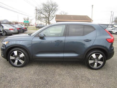Used 2021 Volvo XC40 T5 Momentum image 5