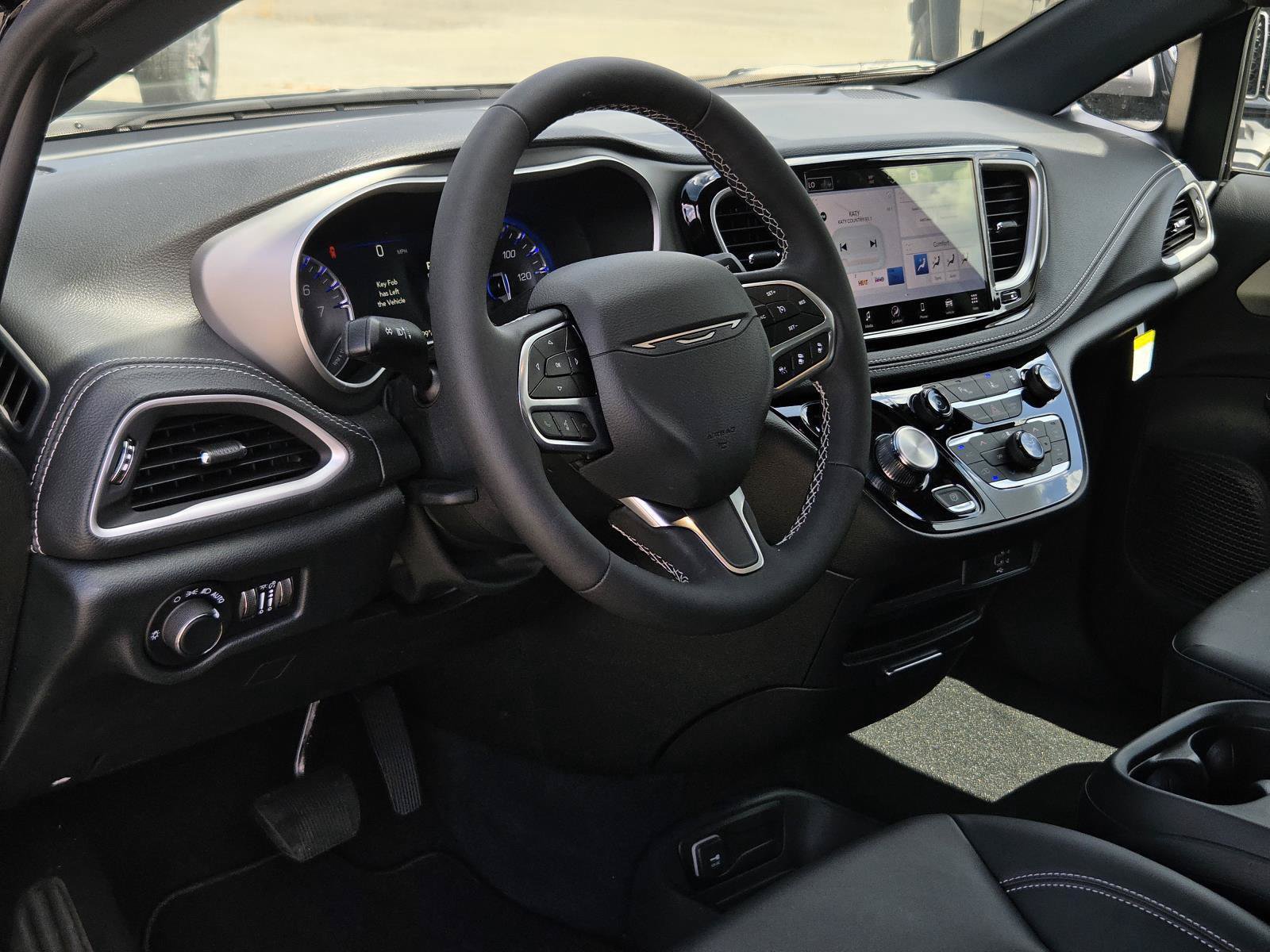 New 2027 Chrysler Pacifica Select FWD image 22